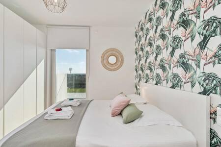 Luxurious New Apartment At 100 Meters From Beach With Stunning Sea- And Ostend-View Exterior photo