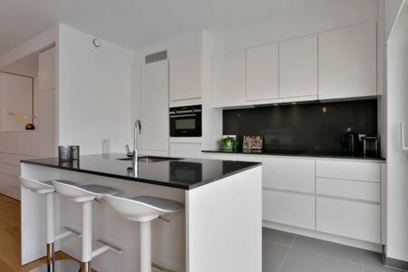 Luxurious New Apartment At 100 Meters From Beach With Stunning Sea- And Ostend-View Exterior photo